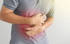 Dolor abdominal en los hombres: síntomas, causas y tratamientos