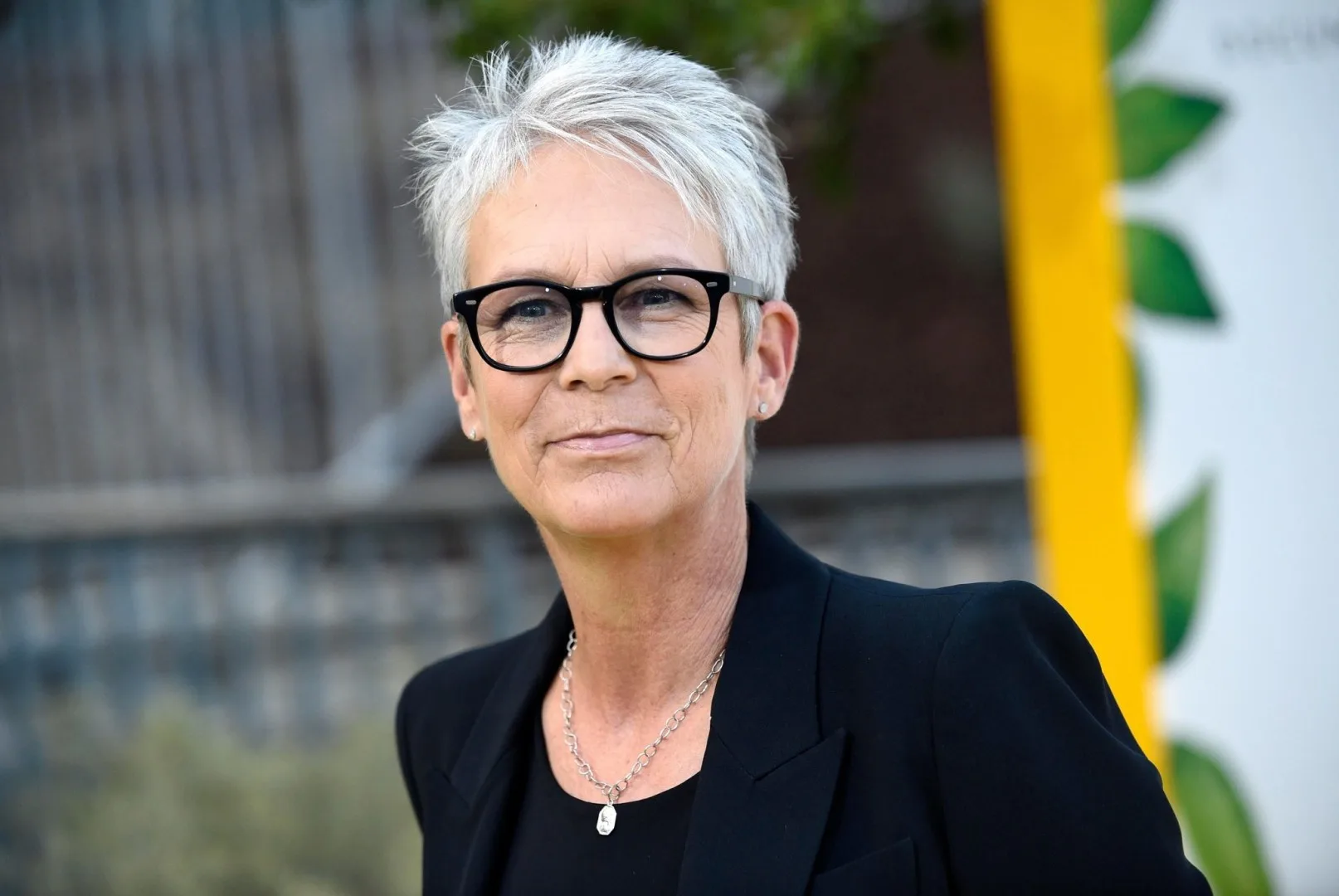 Jamie Lee Curtis se suma a medios y organizaciones que abandonan X tras el triunfo de Trump