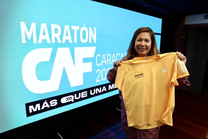 Maratón CAF estrena su camiseta amarilla y la medalla de su novena edición