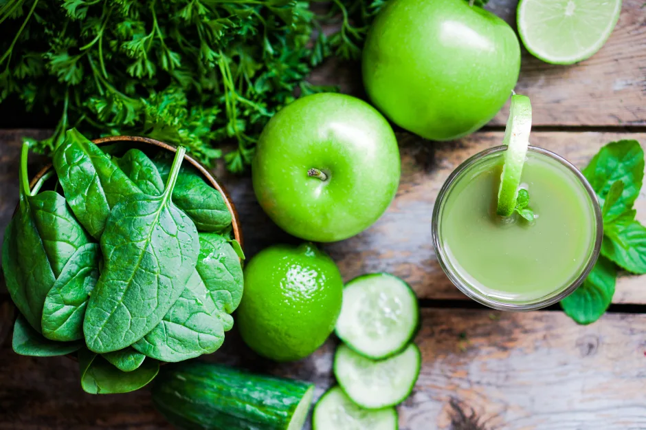 Te presentamos tres jugos verdes para bajar de peso de forma saludable