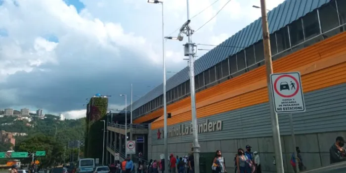 Cómo tramitar permisos de viajes para niños y niñas en el Terminal La Bandera, en Caracas?