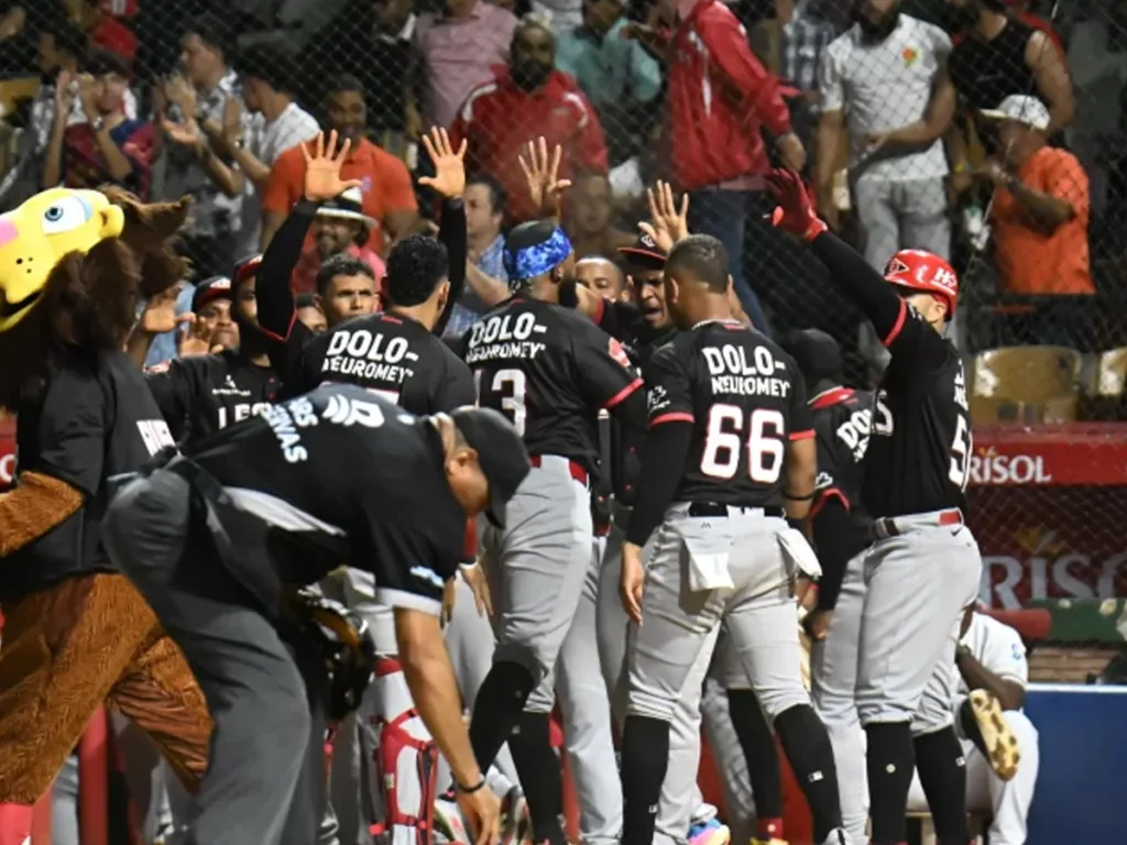 El Escogido se aferra a último boleto a playoffs en LIDOM