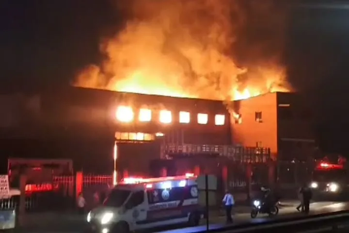 Noticias Medellín: Incendios provocados por globos, pólvora y velas