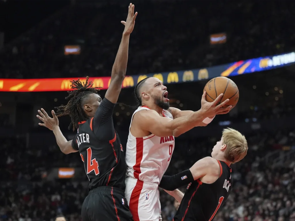 Rockets ganan en Toronto por primera vez desde 2019