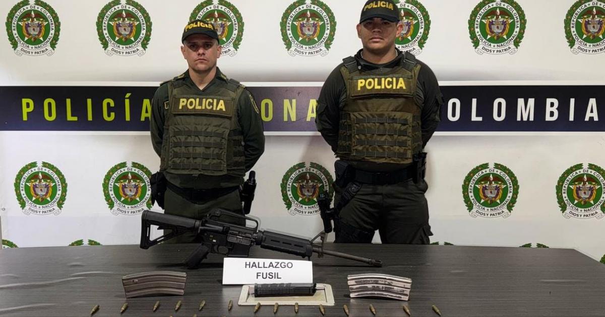 Hallaron un fusil entre la maleza en el barrio Manrique