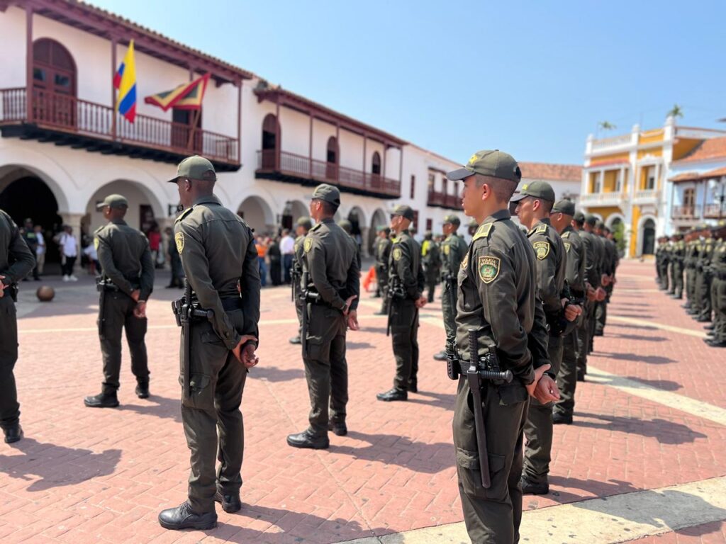 Los nuevos oficiales de policía fortalecen la seguridad en Cartagena y Bolívar